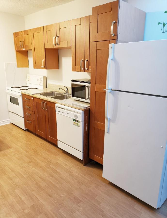 Cozy Private Rm Heart Of North York Free Parking Full Kitchen Close To Downtown Apartment Toronto Exterior photo