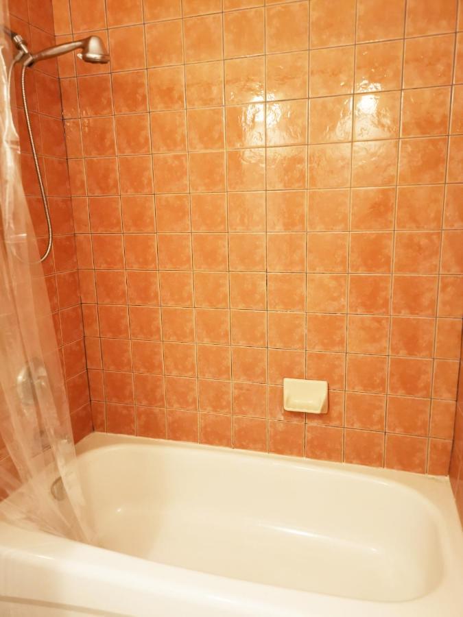 Cozy Private Rm Heart Of North York Free Parking Full Kitchen Close To Downtown Apartment Toronto Exterior photo